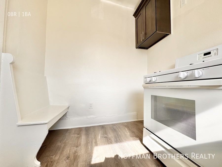 1802 N La Brea Ave #107 - Photo 5 of 8