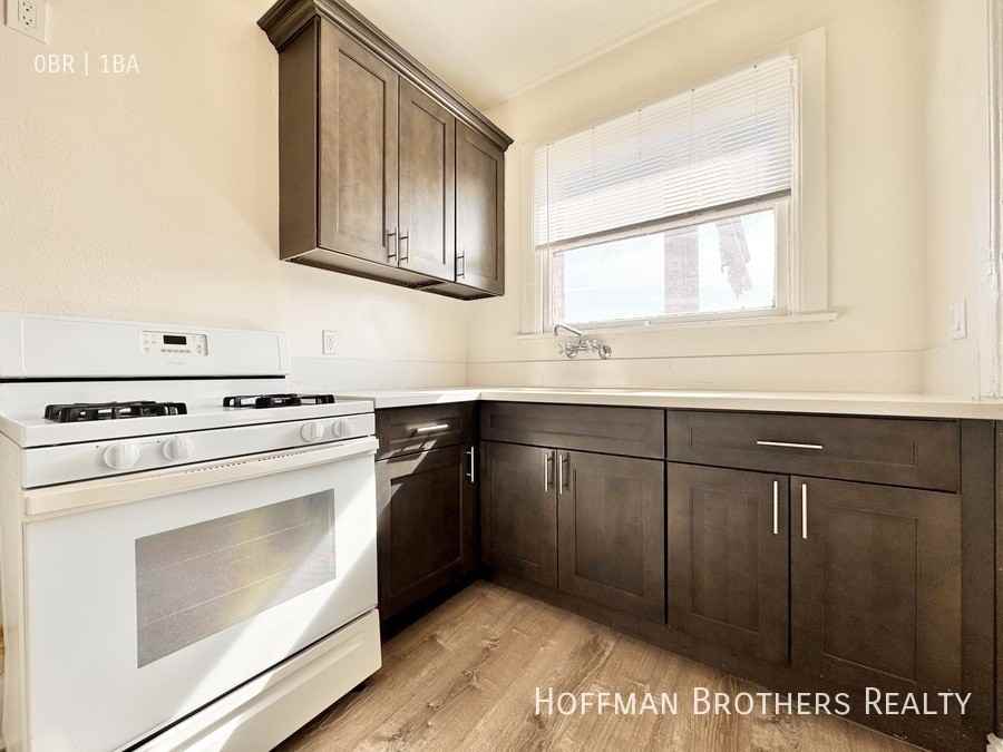1802 N La Brea Ave #107 - Photo 6 of 8