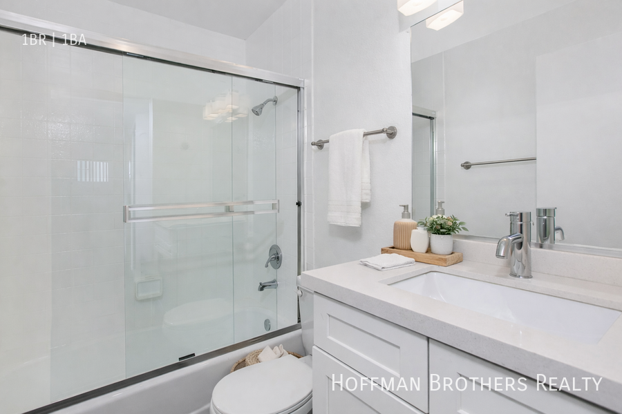 1325 N Gardner St #209 - Photo 4 of 7