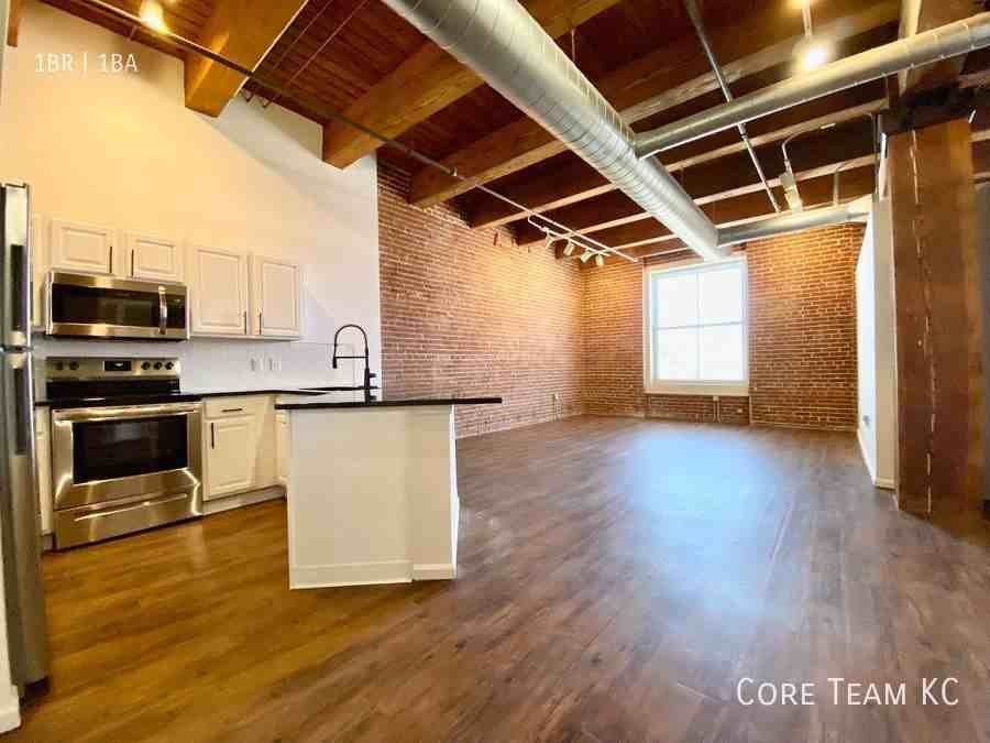 202 W 5th St #208