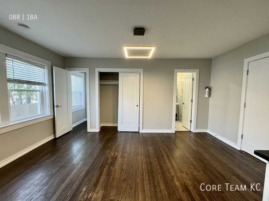 110 E 40th St #104 - Photo 4 of 10