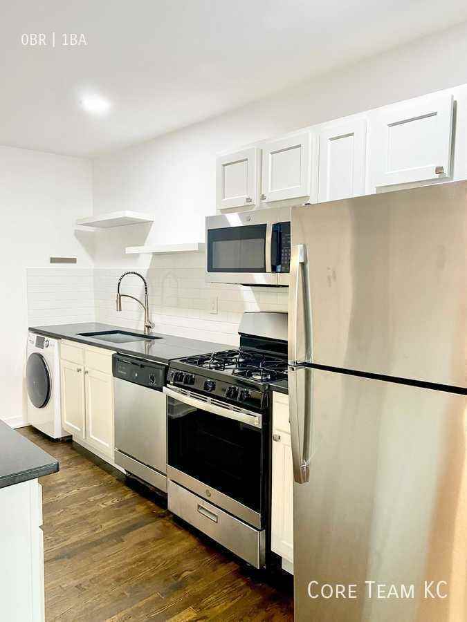 110 E 40th St #104 - Photo 6 of 10