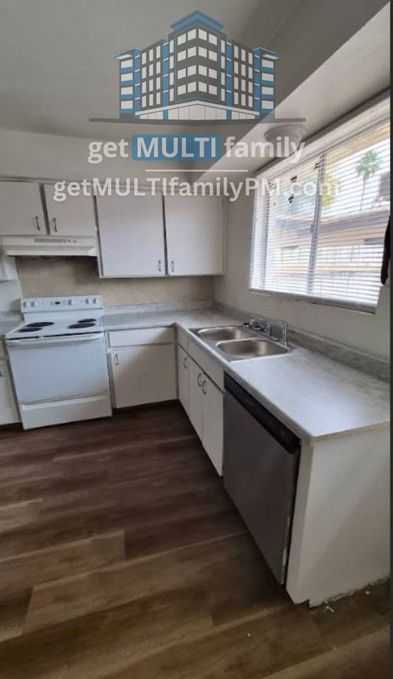 8407 E Coronado Rd #4 - Photo 3 of 22