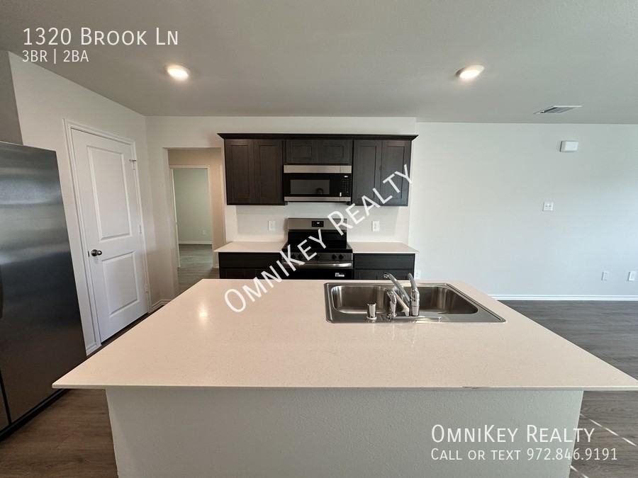 BROOK & - Photo 4 of 14