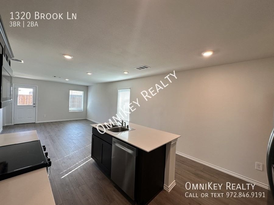 BROOK & - Photo 5 of 14