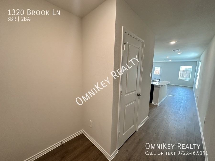 BROOK & - Photo 6 of 14