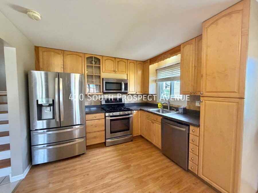 420 S Prospect Ave - Photo 6 of 15