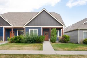 featured image of 1141 Forestglen Dr #B