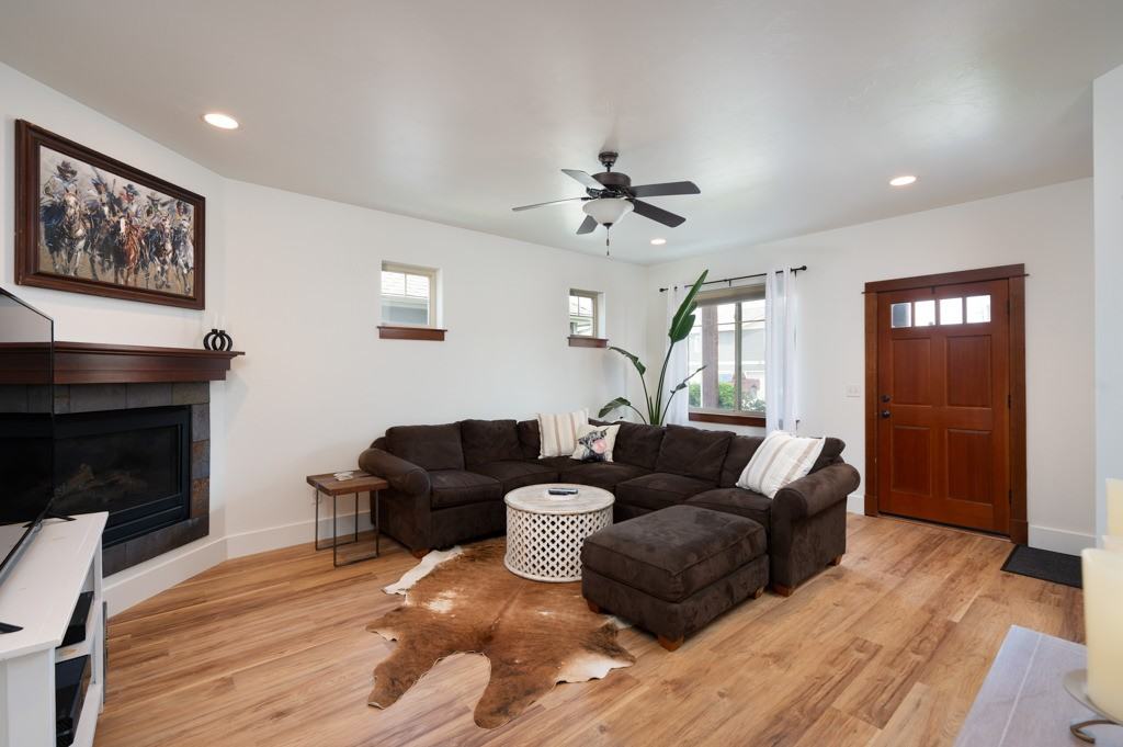 1141 Forestglen Dr #B - Photo 4 of 19