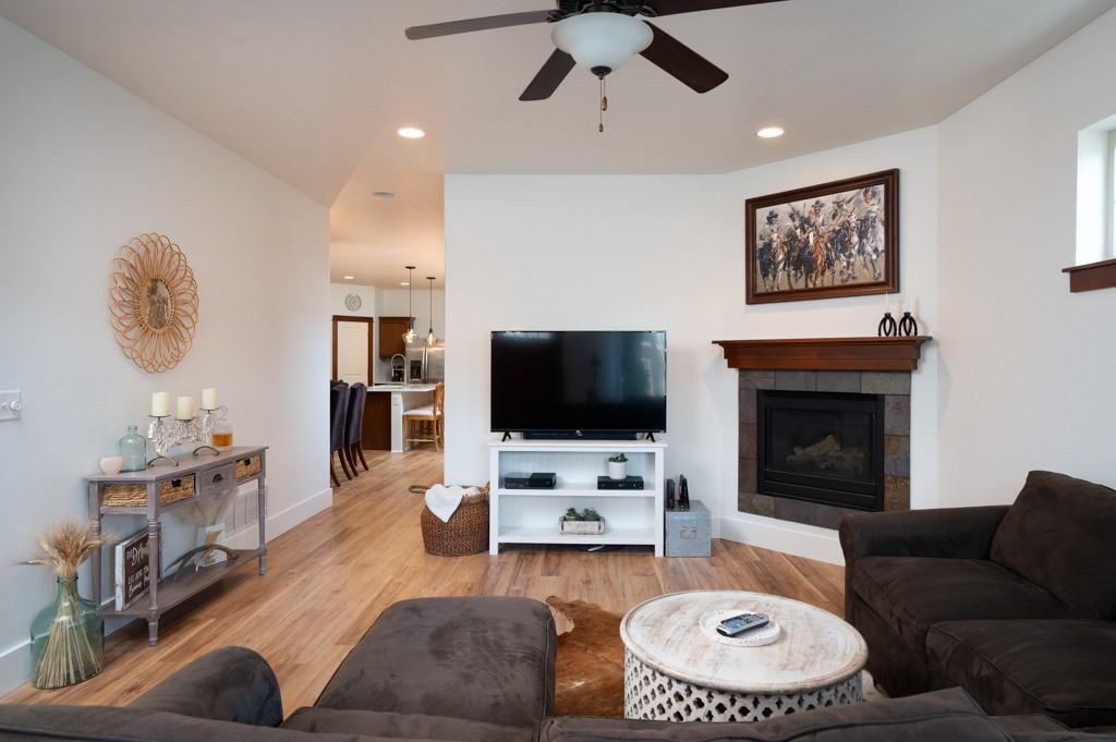 1141 Forestglen Dr #B - Photo 5 of 19