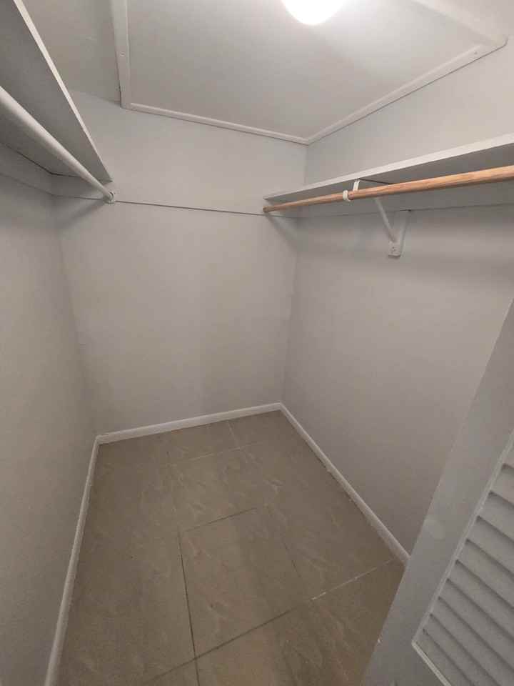 2841 Somerset Dr - Photo 4 of 10