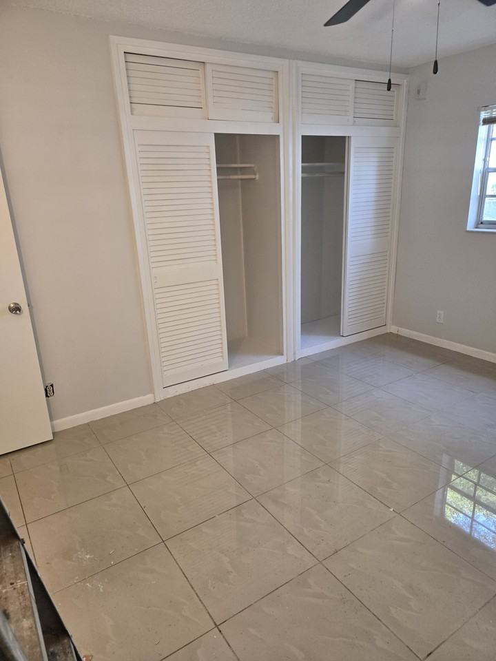 2841 Somerset Dr - Photo 5 of 10