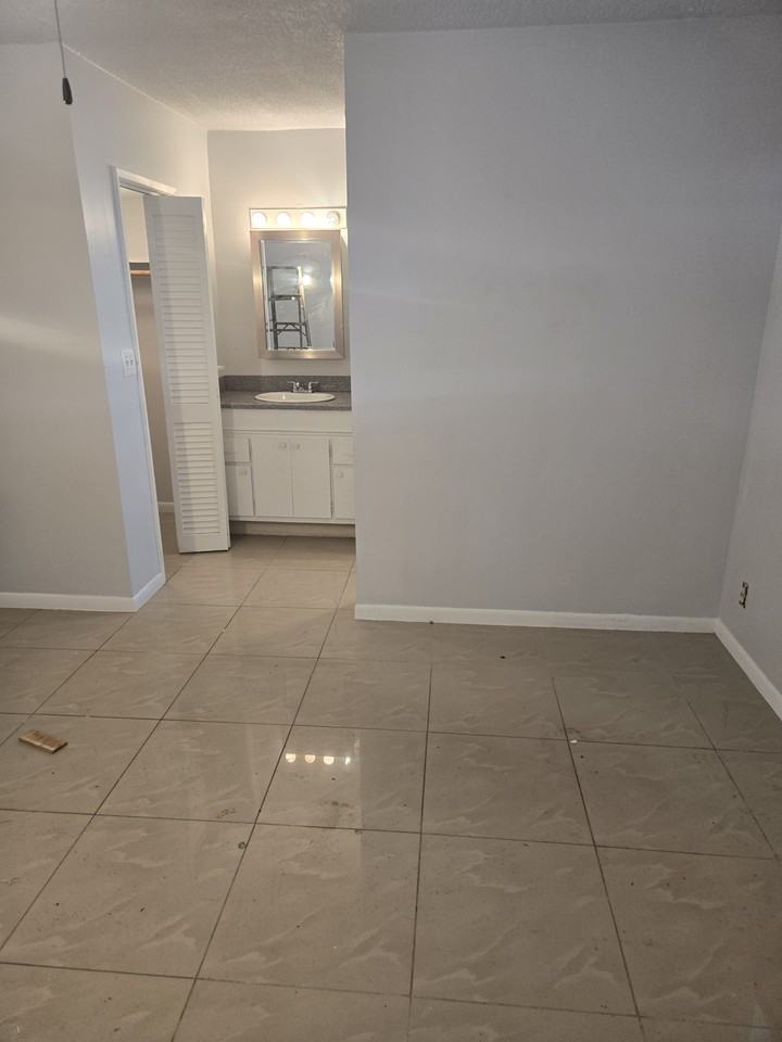 2841 Somerset Dr - Photo 6 of 10