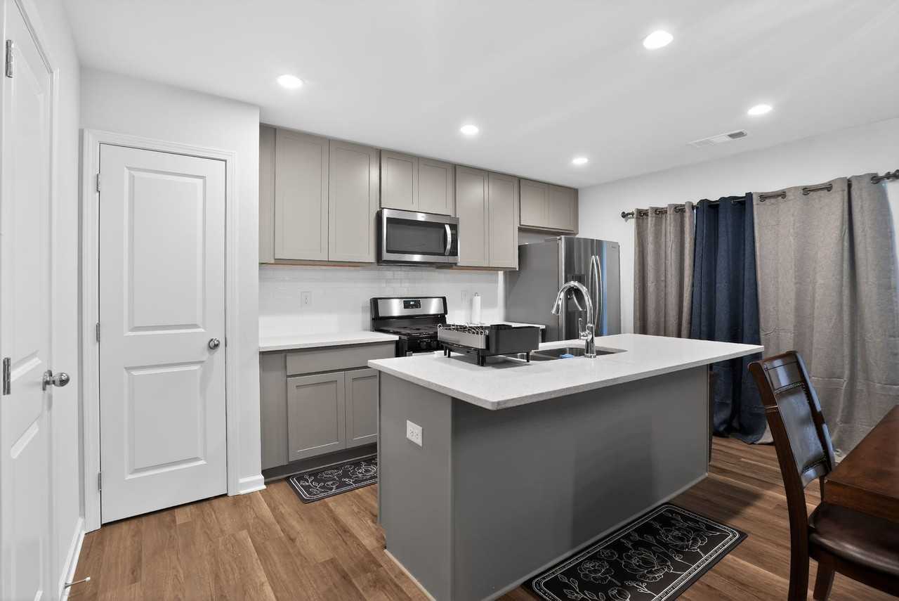 1127 2nd St Nw #NA - Photo 3 of 22