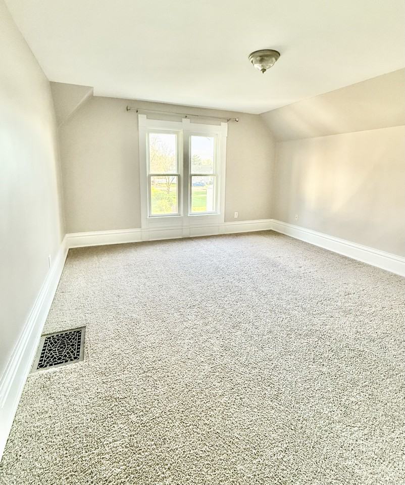 115 E 6th St #NA - Photo 3 of 11