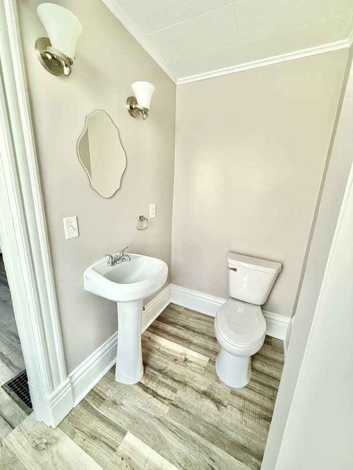 115 E 6th St #NA - Photo 4 of 11