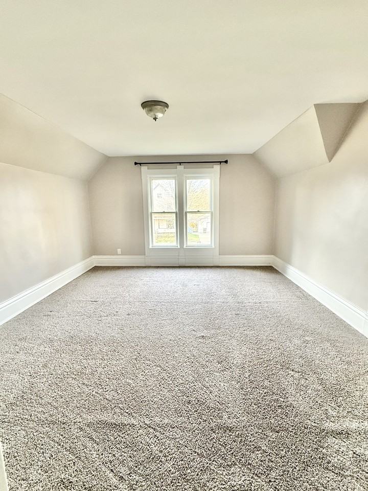 115 E 6th St #NA - Photo 5 of 11