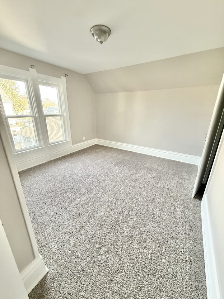 115 E 6th St #NA - Photo 6 of 11