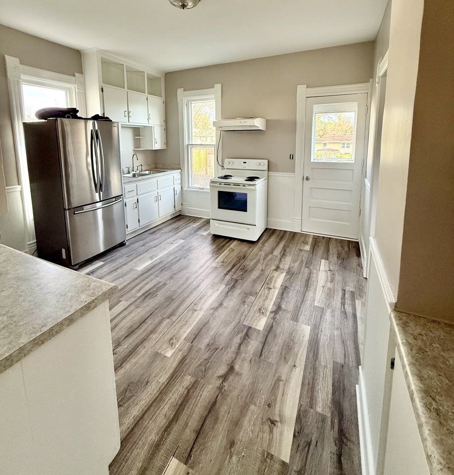 115 E 6th St #NA - Photo 7 of 11