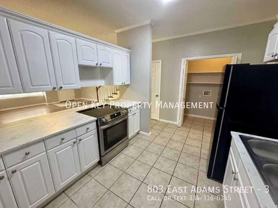 803 E Adams St #3 - Photo 4 of 30