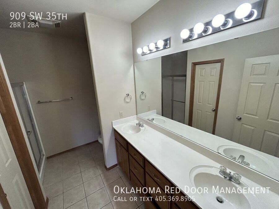 909 Sw 35th St - Photo 6 of 9