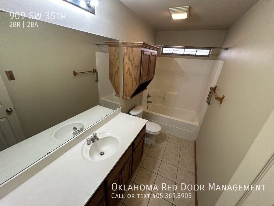 909 Sw 35th St - Photo 7 of 9