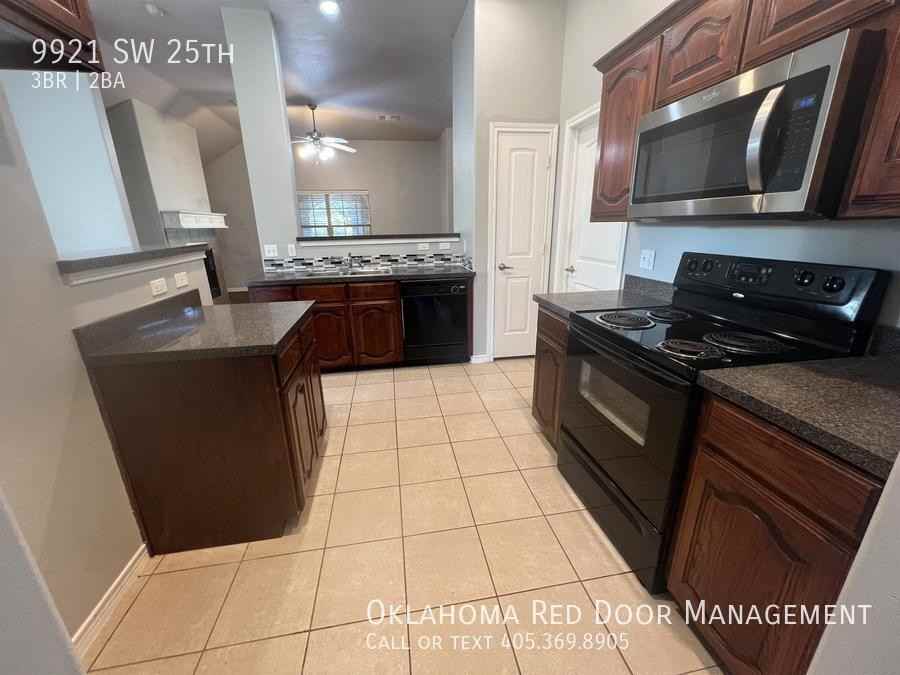 9921 Sw 25th St - Photo 4 of 30