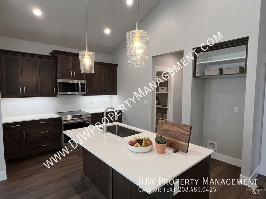 300 E Mayfield Springs Blvd - Photo 3 of 8