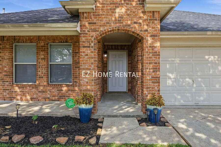 2734 Trinity Glen Ln - Photo 2 of 28