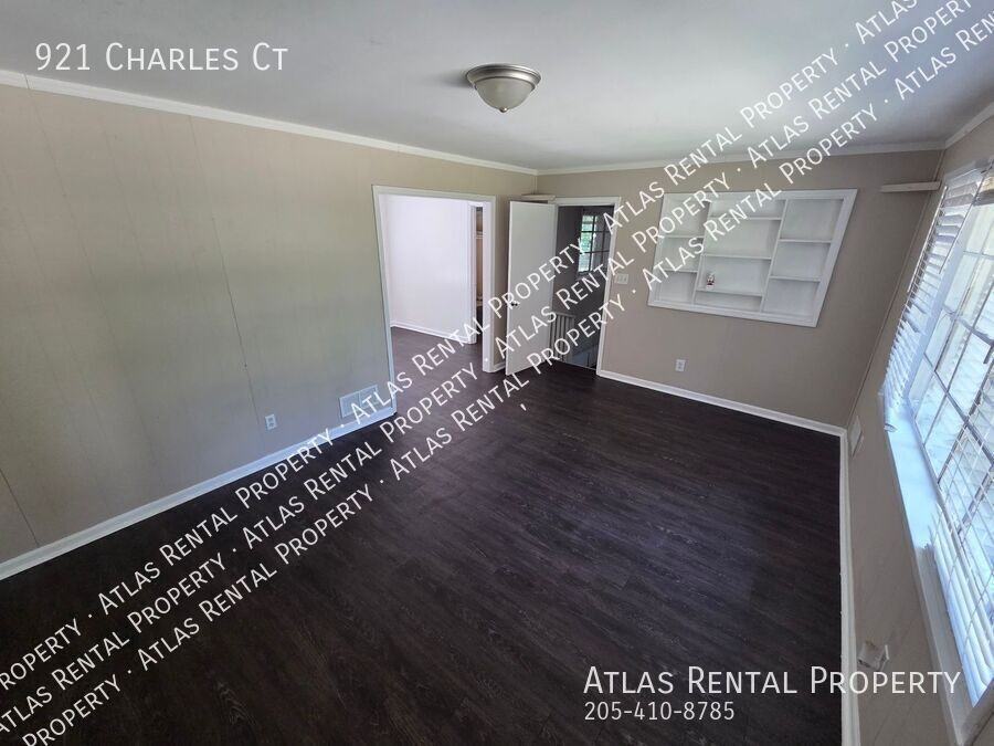 921 Charles Ct - Photo 2 of 10