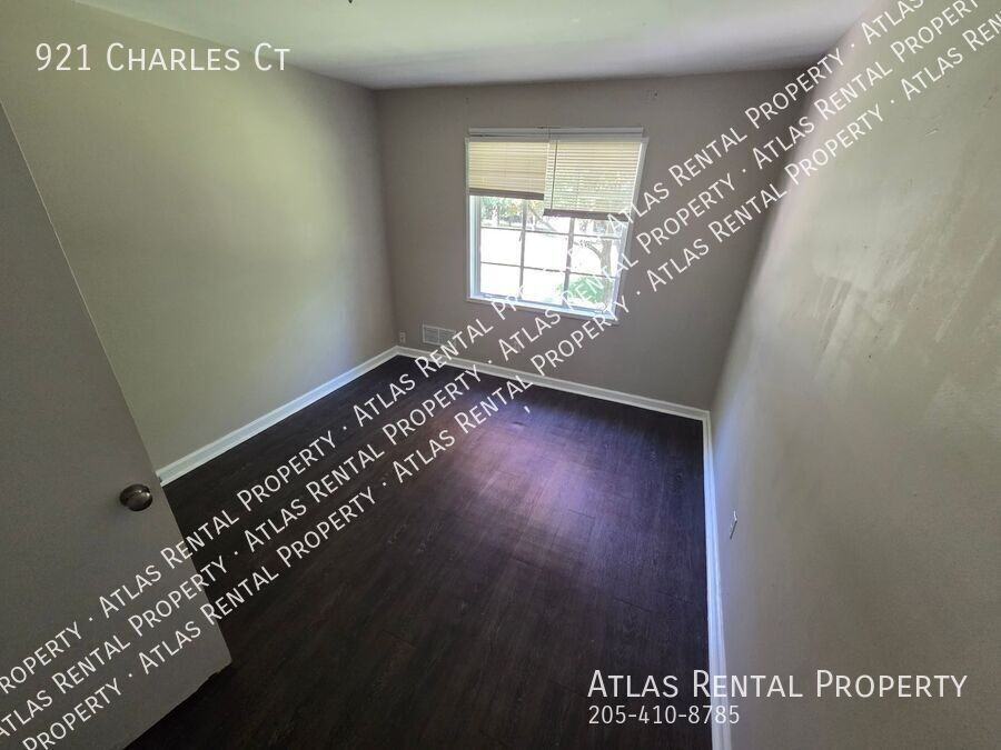 921 Charles Ct - Photo 4 of 10