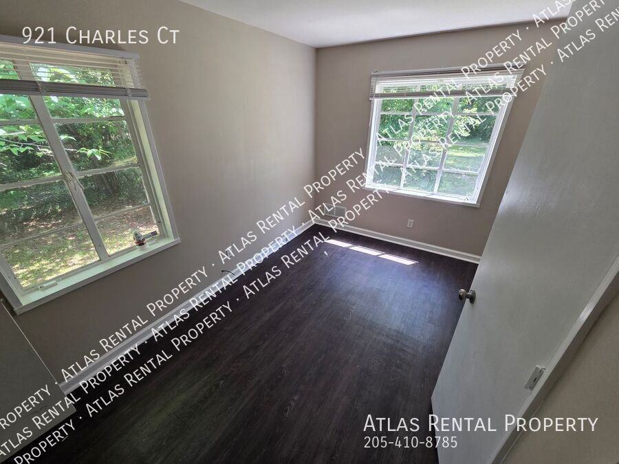 921 Charles Ct - Photo 5 of 10