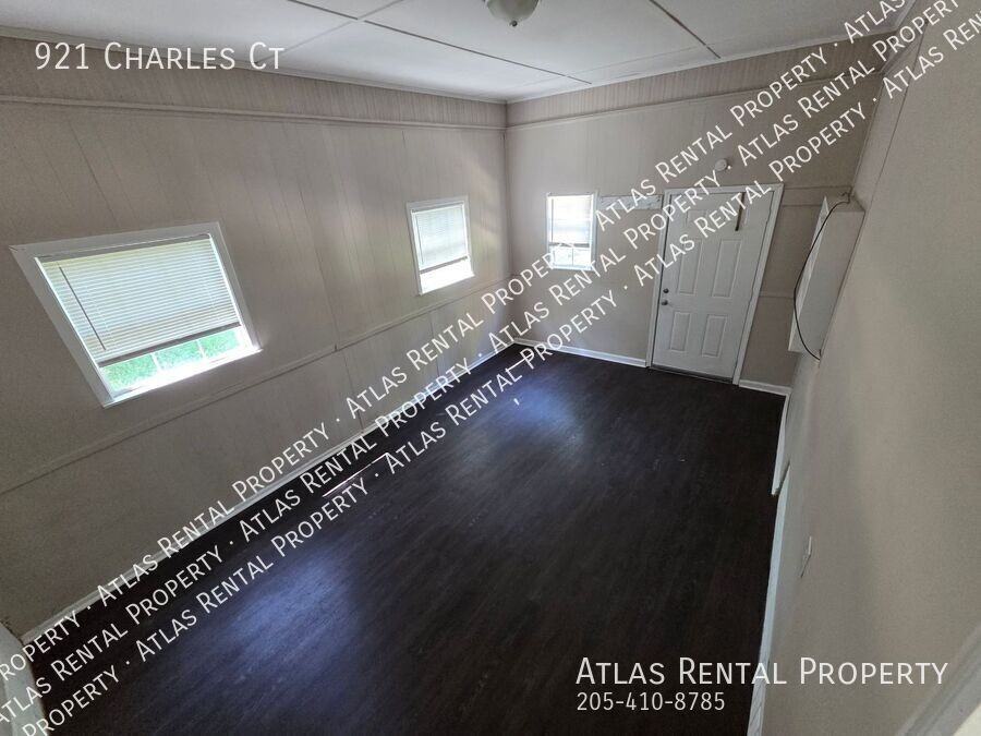 921 Charles Ct - Photo 7 of 10