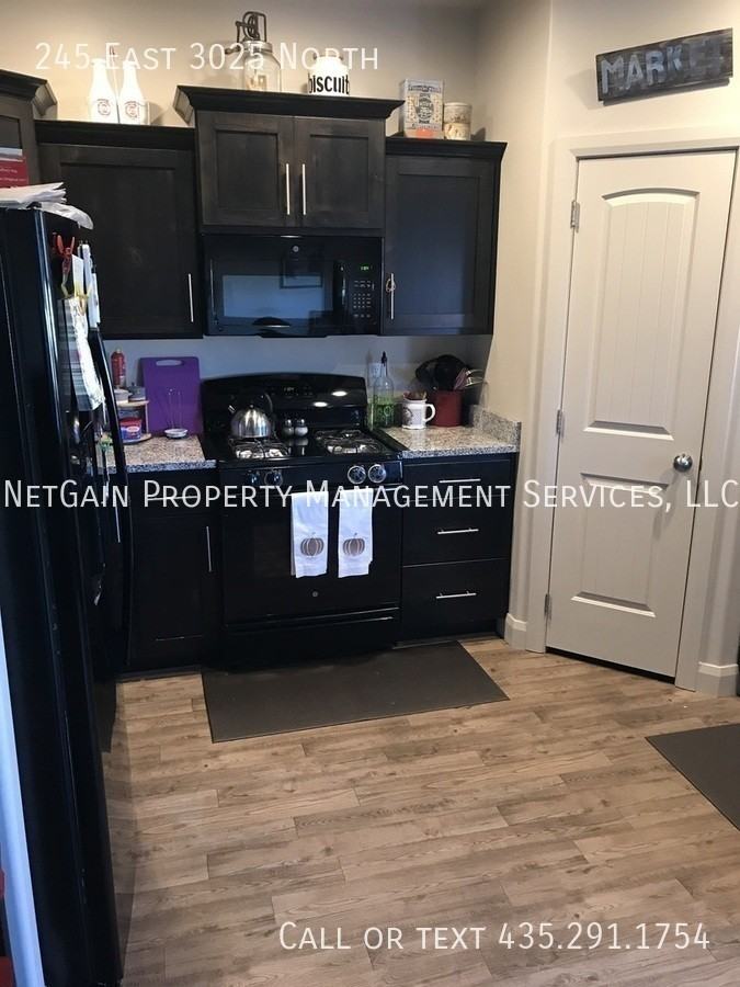 245 E 3025 N - Photo 3 of 10