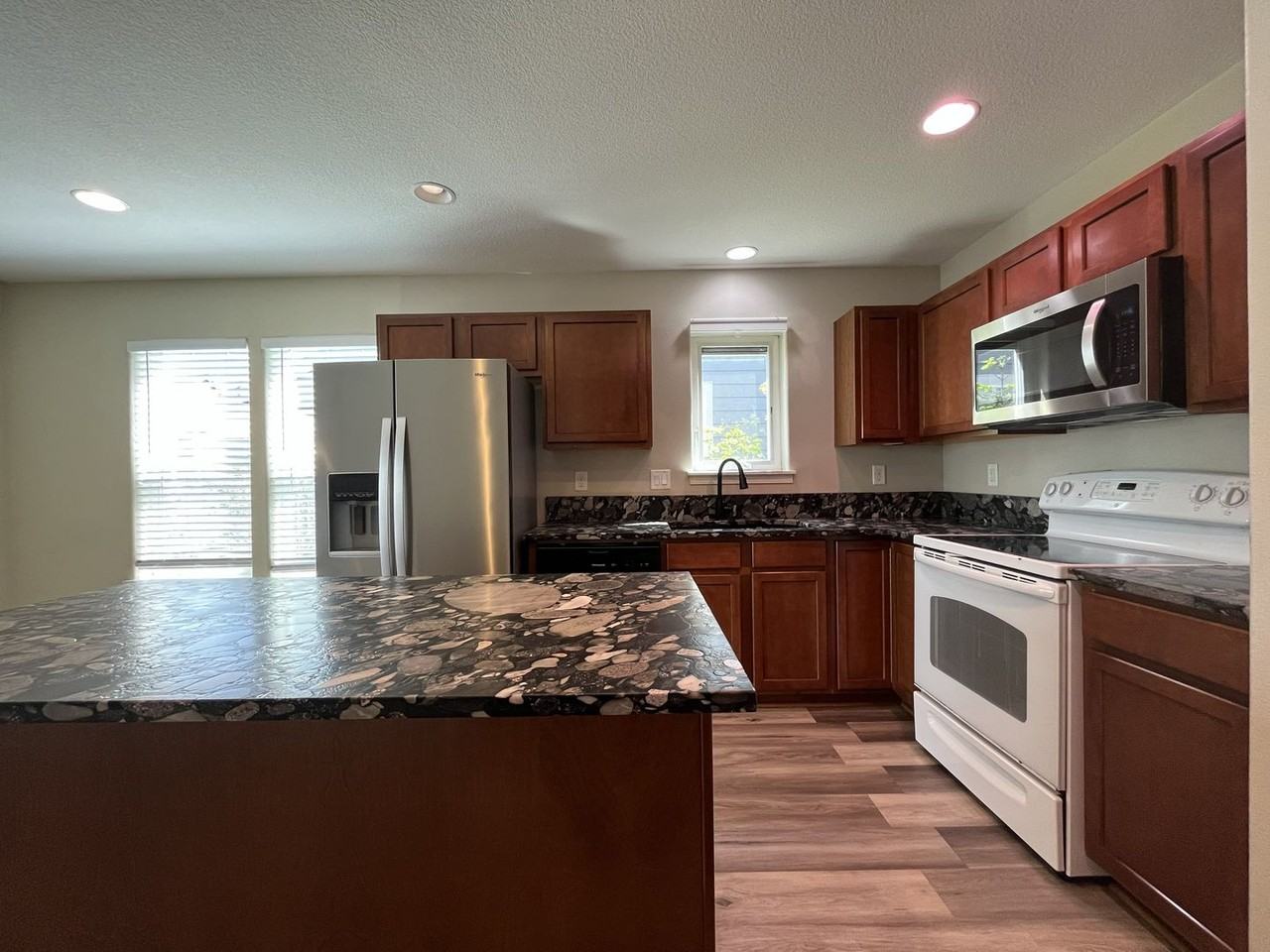 11921 Se Ash St #15 - Photo 6 of 35