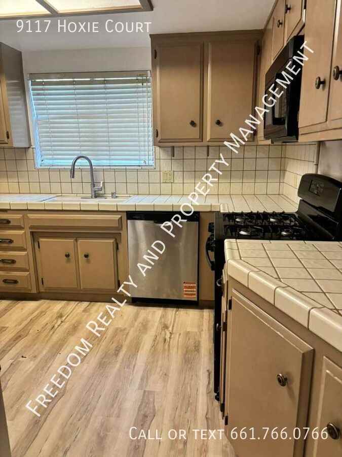 9117 Hoxie Ct - Photo 3 of 18