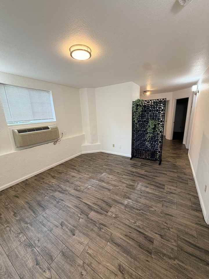 826 20th St - Photo 2 of 30