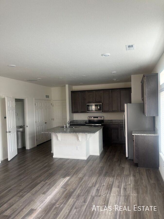 17704 E 103rd Ave - Photo 3 of 36