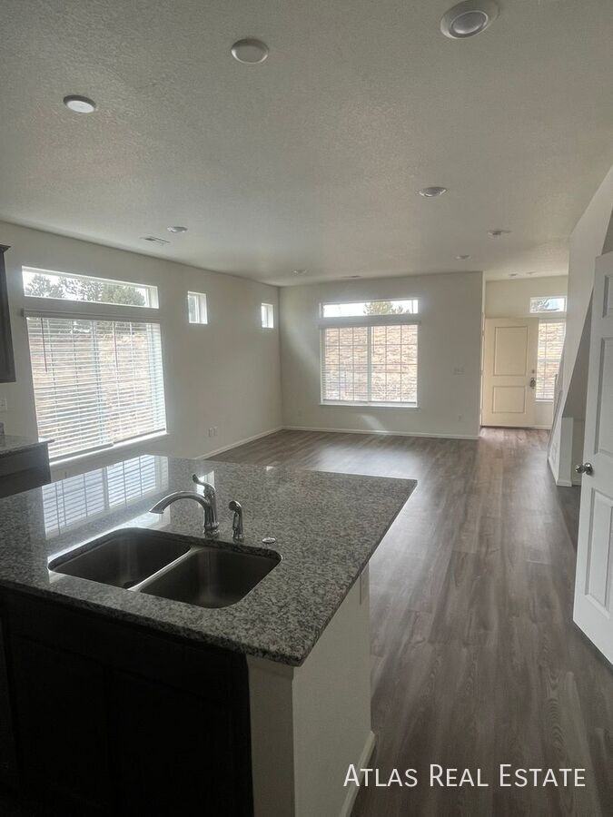 17704 E 103rd Ave - Photo 7 of 36