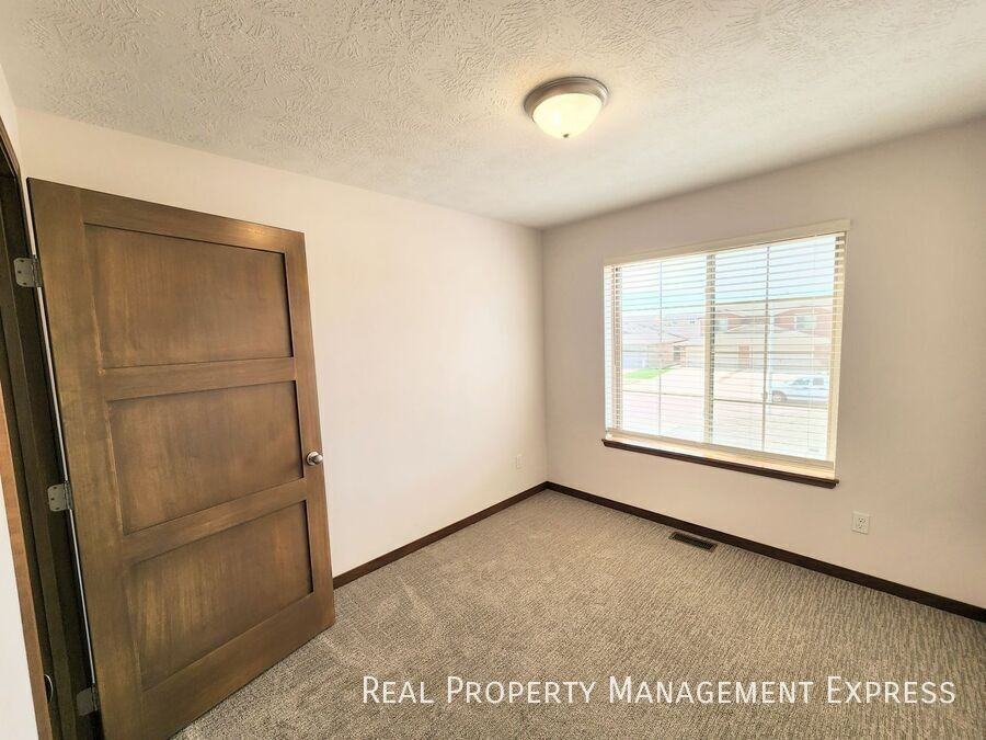 9436 W Dolores Dr - Photo 4 of 9