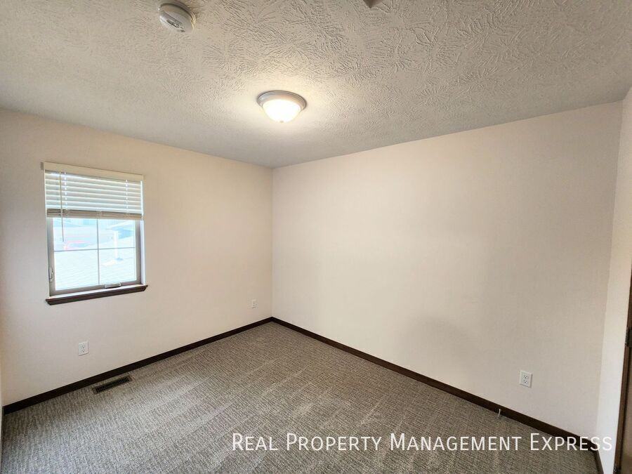 9436 W Dolores Dr - Photo 6 of 9