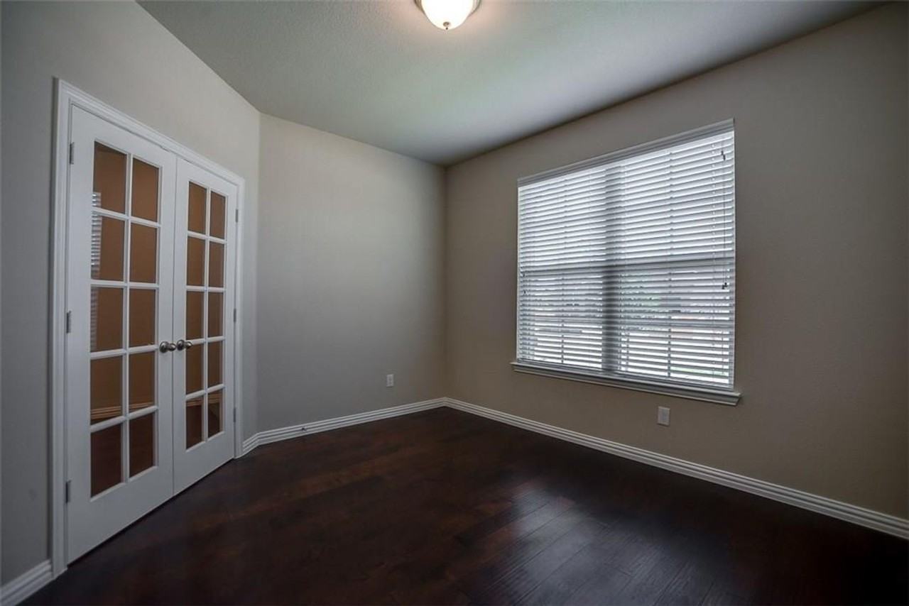 4525 Conrad Ave - Photo 4 of 22