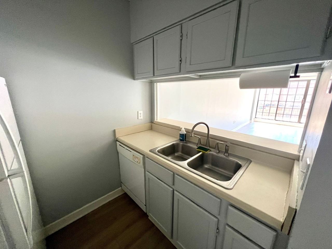 2009 Greene St #304 - Photo 7 of 11