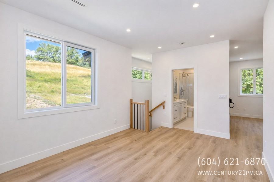 34165 Hartman Ave Uppr - Photo 4 of 19