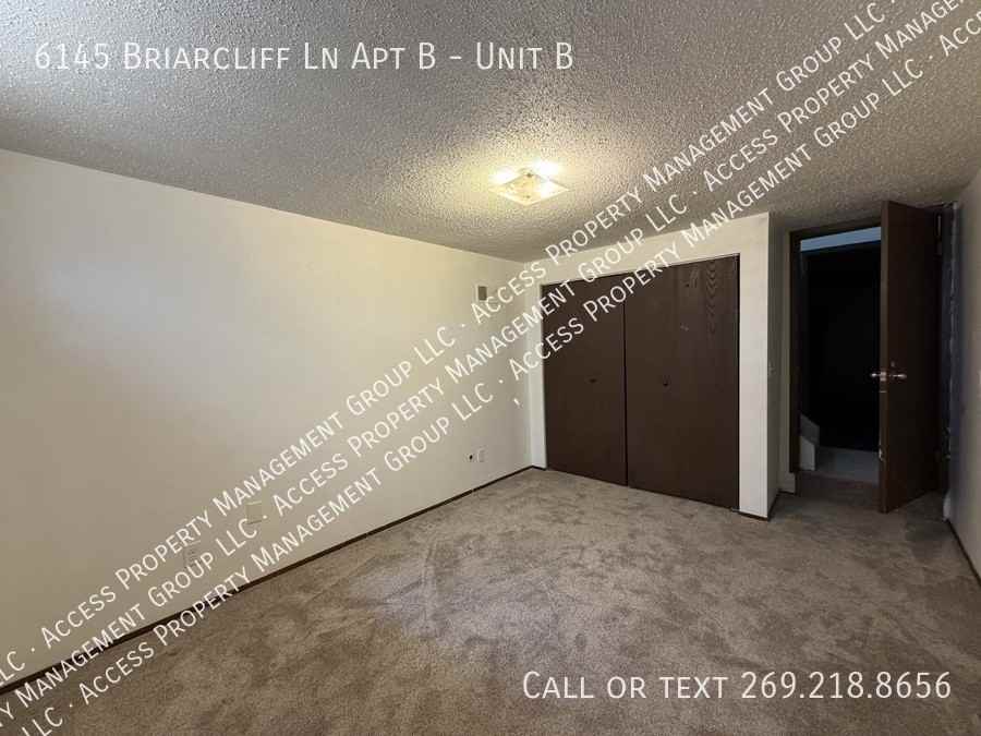 6145 Briarcliff Ln Apt B #B - Photo 3 of 17