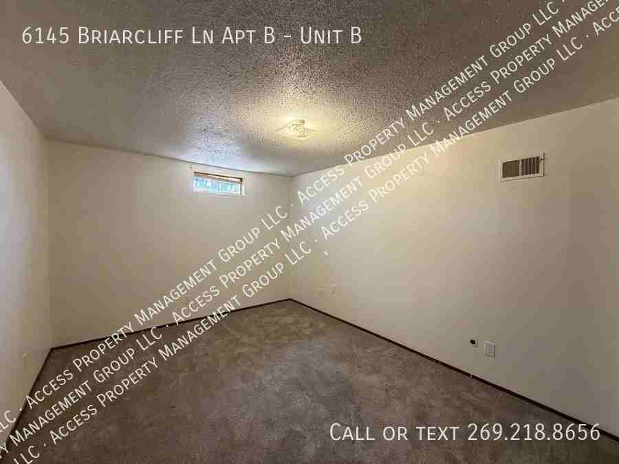 6145 Briarcliff Ln Apt B #B - Photo 4 of 17