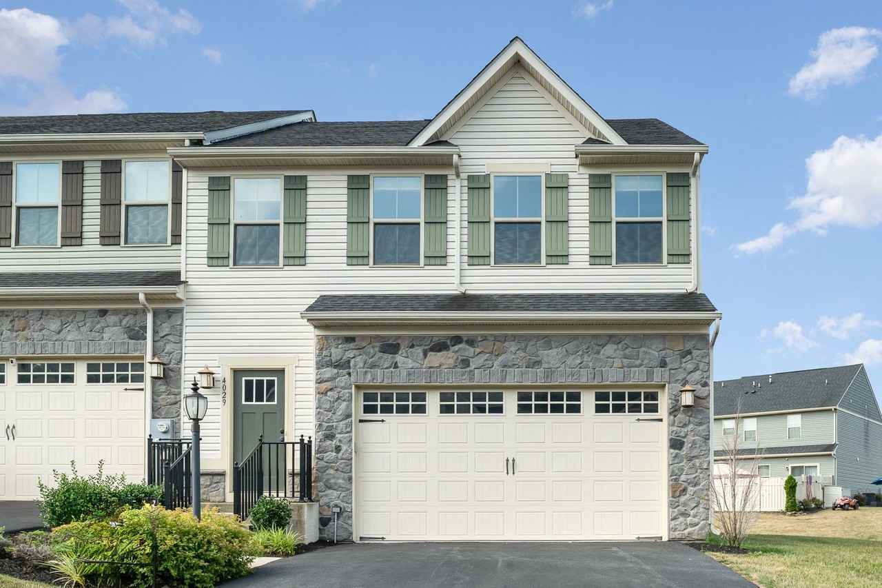 4029 Silver Charm Ct - Photo 2 of 28