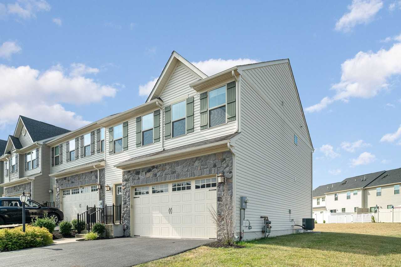 4029 Silver Charm Ct - Photo 3 of 28