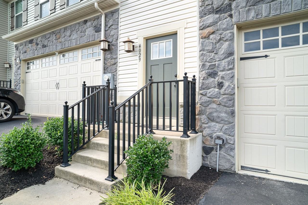 4029 Silver Charm Ct - Photo 4 of 28