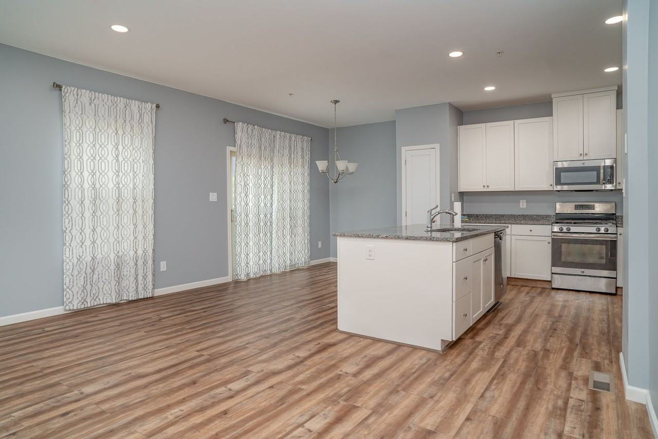 4029 Silver Charm Ct - Photo 5 of 28